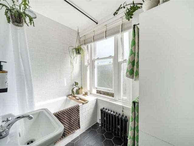 Flat for sale in Highbury, Greater London