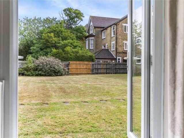 Flat for sale in Bromley, Plaistow