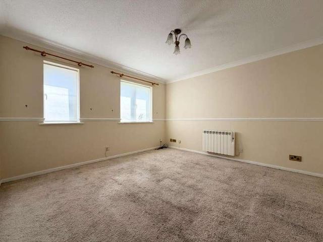 Flat for sale in Chedburgh, Suffolk