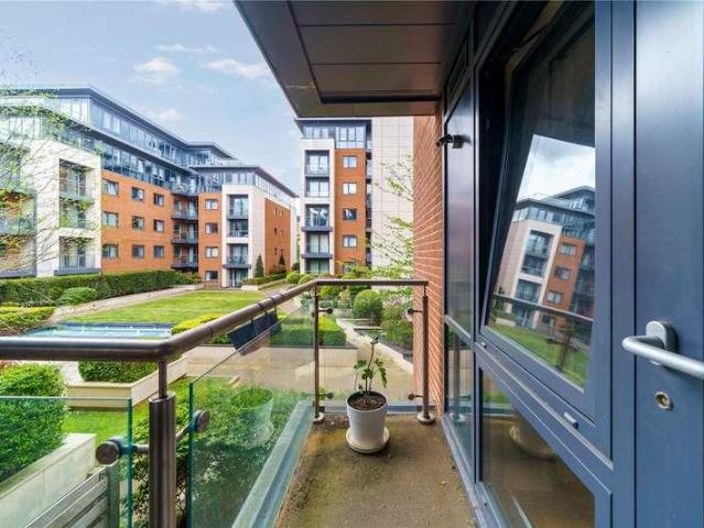 Flat for sale in Putney, Greater London