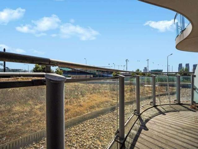 Flat for sale in Canning Town, Greater London