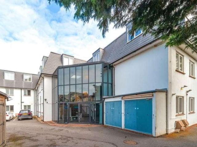 Flat for sale in Iver