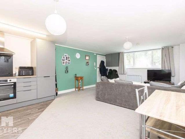 Flat for sale in Boscombe, Bournemouth