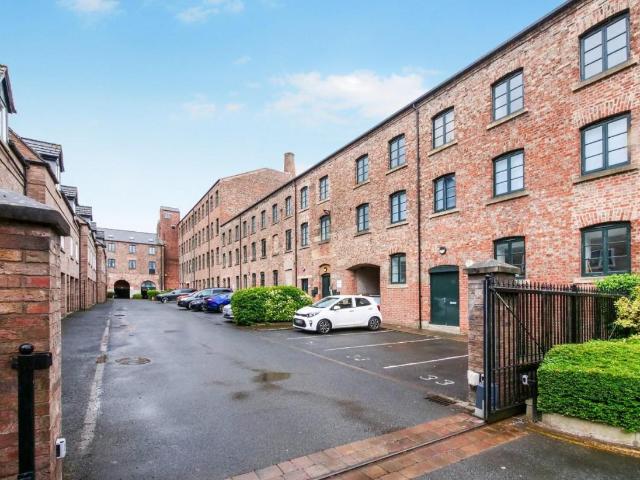 Flat for sale in Foss Islands, High Field