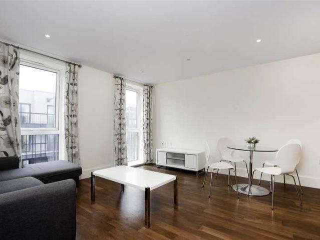 Flat for sale in Little Stanmore, Greater London