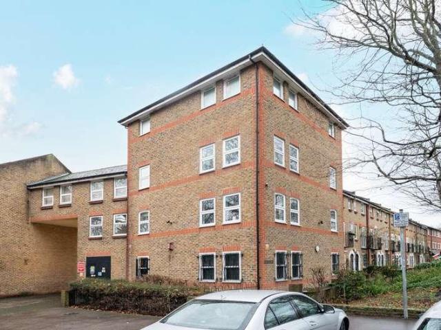 Flat for sale in West Ham, Greater London