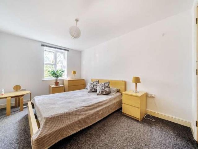 Flat for sale in Kingswood, Cadbury Heath