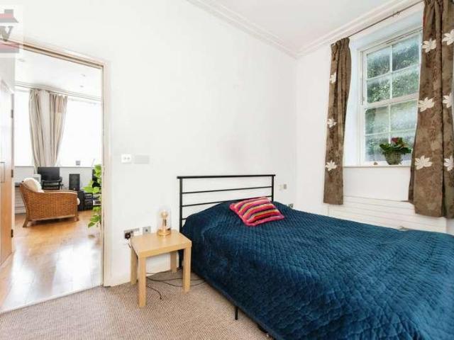 Flat for sale in London Borough of Hounslow, Spring Grove