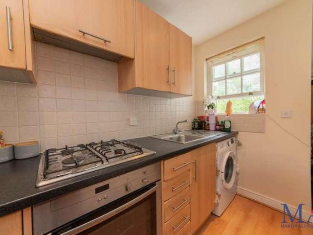 Flat for sale in Elstree and Borehamwood, Elstree
