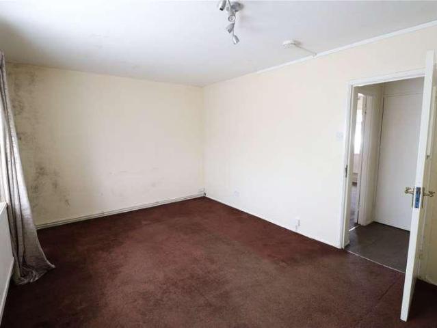Flat for sale in Kingsbury, Greater London