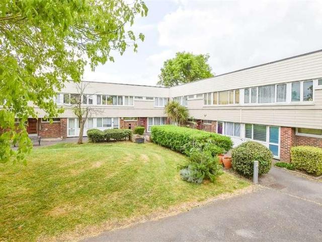 Flat for sale in Roundshaw, Greater London