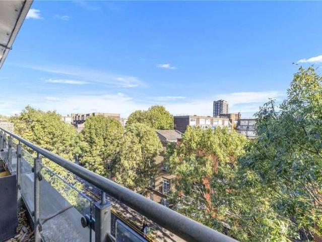 Flat for sale in Spitalfields, Greater London