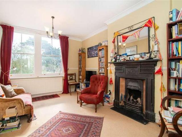 Flat for sale in Twickenham, Petersham