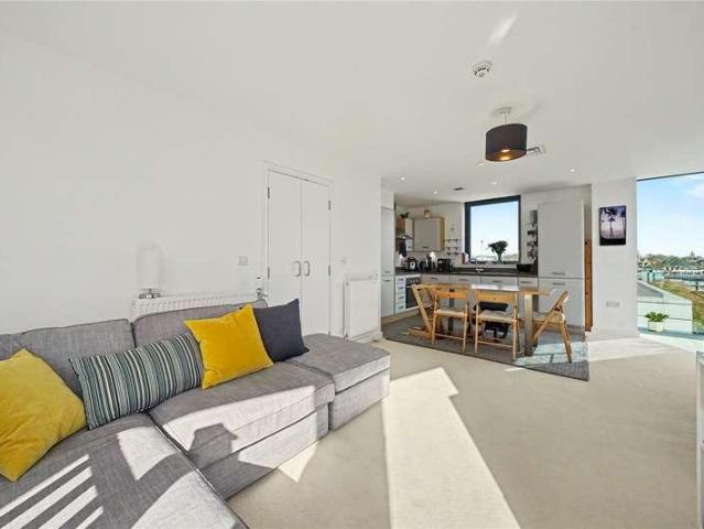 Flat for sale in Islington, Greater London