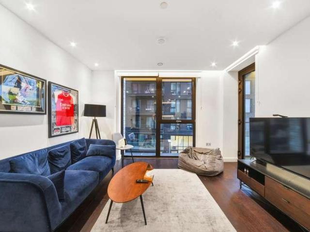 Flat for sale in Nine Elms, Greater London