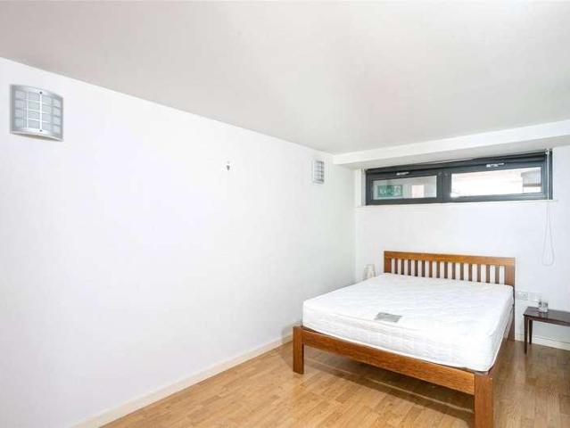 Flat for sale in London Borough of Ealing, Greater London