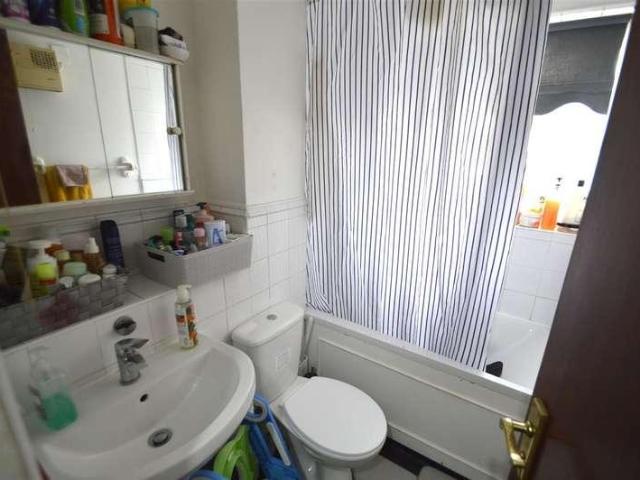 Flat for sale in London Borough of Barking and Dagenham, Greater London