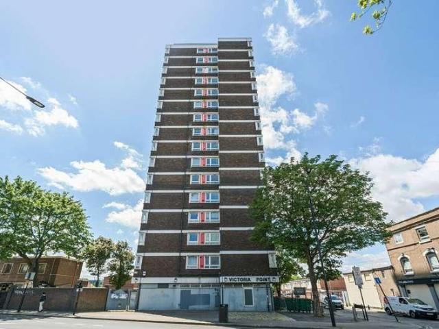 Flat for sale in Plaistow, Greater London