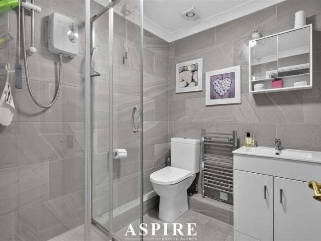 Flat for sale in Essex