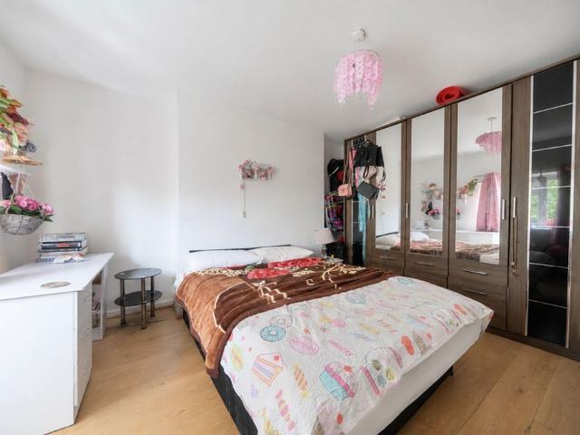 Flat for sale in London Borough of Croydon, Selhurst