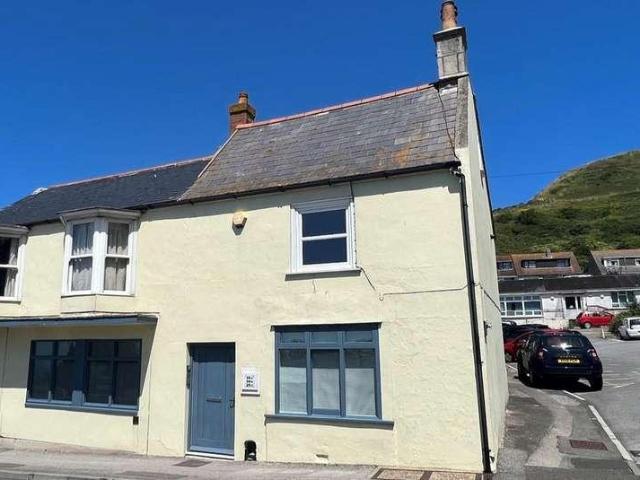 Flat for sale in Fortuneswell, East Dorset