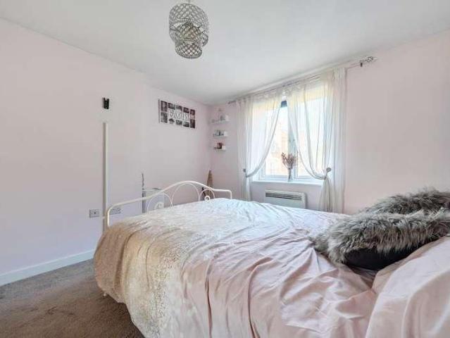 Flat for sale in Bray Wick, Maidenhead
