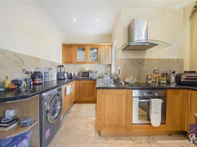 Flat for sale in Brunswick Park, Greater London