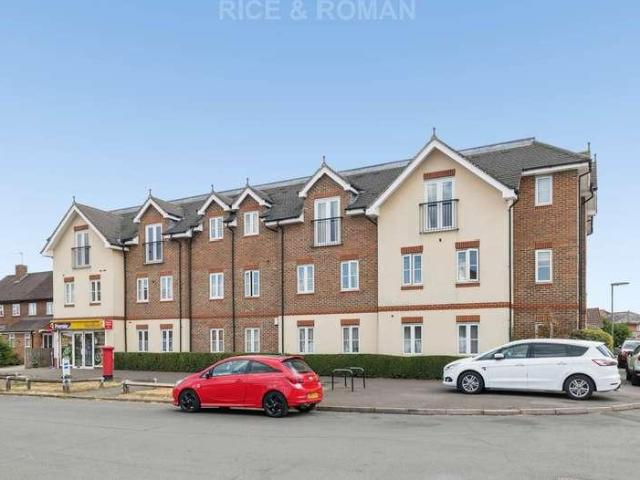 Flat for sale in Blackhills, Surrey