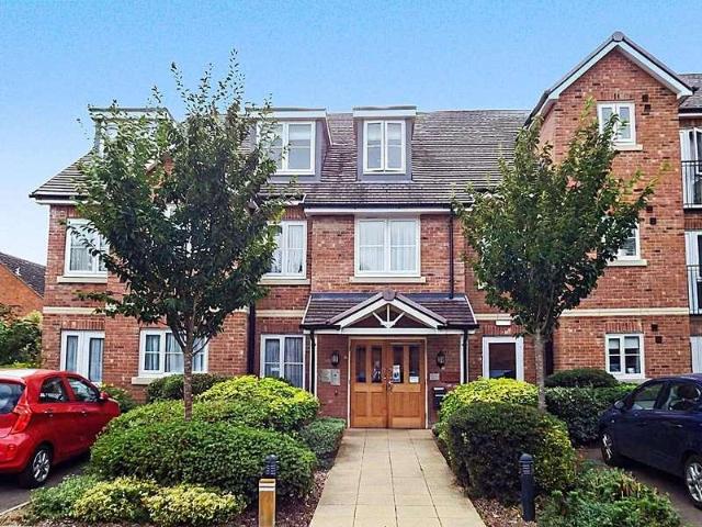 Flat for sale in Old Town, Shephall
