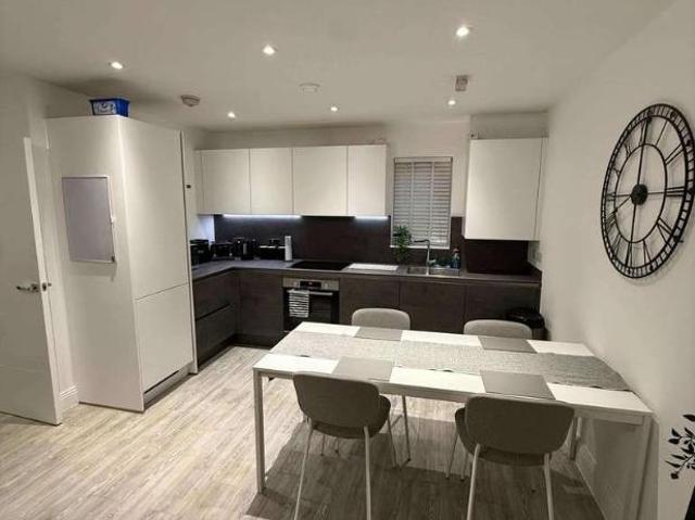 Flat for sale in Batchworth, Hertfordshire
