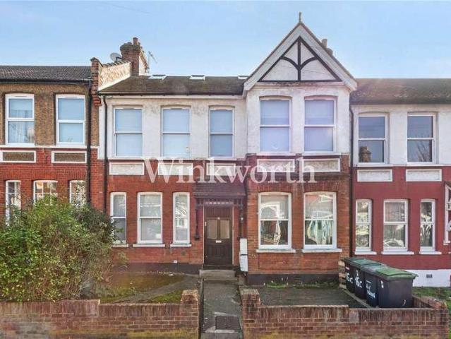 Flat for sale in Greater London