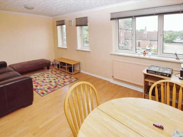 Flat for sale in Slough, Cippenham Flat for sale in Slough, Cippenham