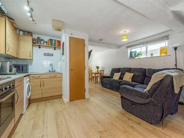 Flat for sale in Lavant, Littlecote