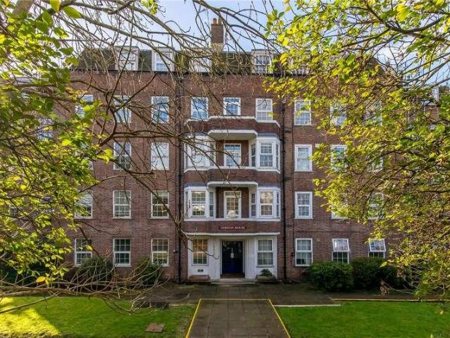 Flat for sale in London Borough of Ealing, Park Royal