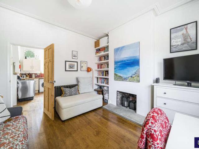Flat for sale in Archway, Greater London
