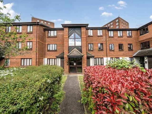 Flat for sale in Hayes, Greater London