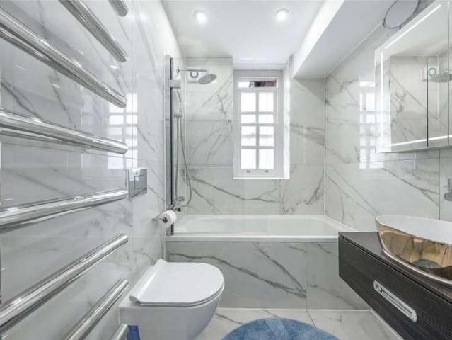Flat for sale in St. John's Wood, Greater London