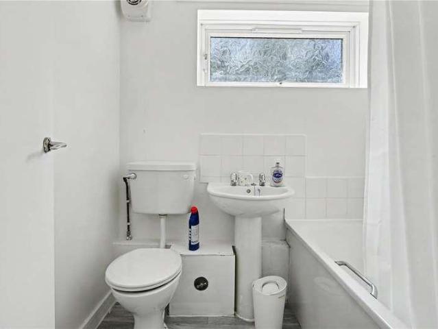 Flat for sale in Heigham Grove, East Bank