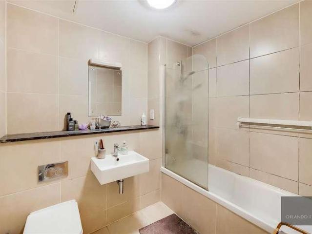 Flat for sale in Nine Elms, Greater London