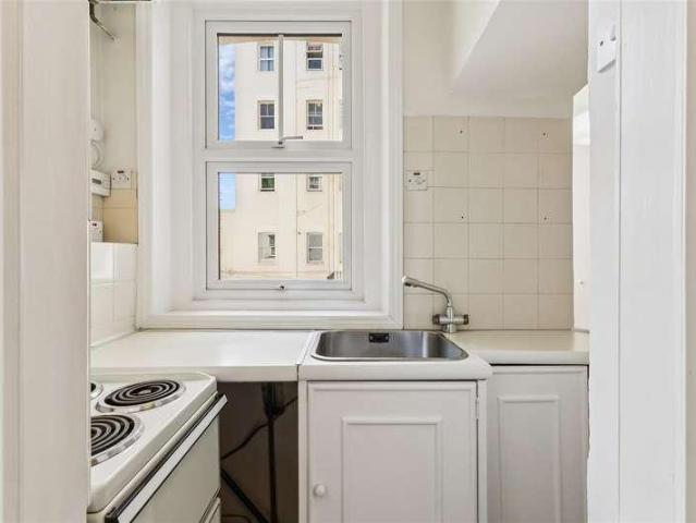 Flat for sale in London Borough of Hounslow, Strand
