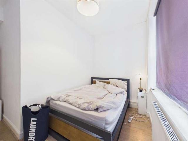 Flat for sale in Spitalfields, Greater London