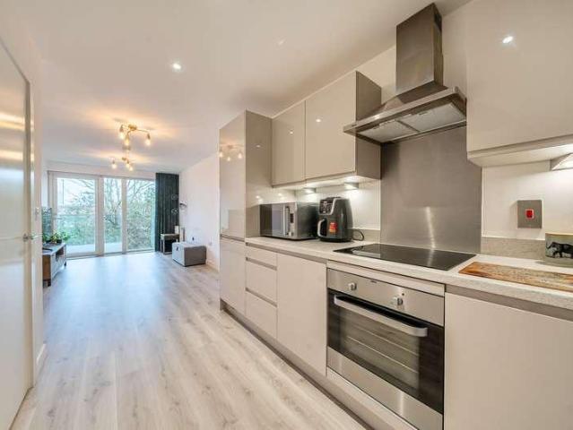 Flat for sale in Stratford Marsh, Greater London