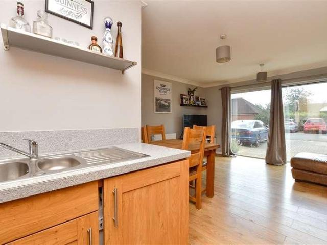 Flat for sale in Red Hill, Surrey