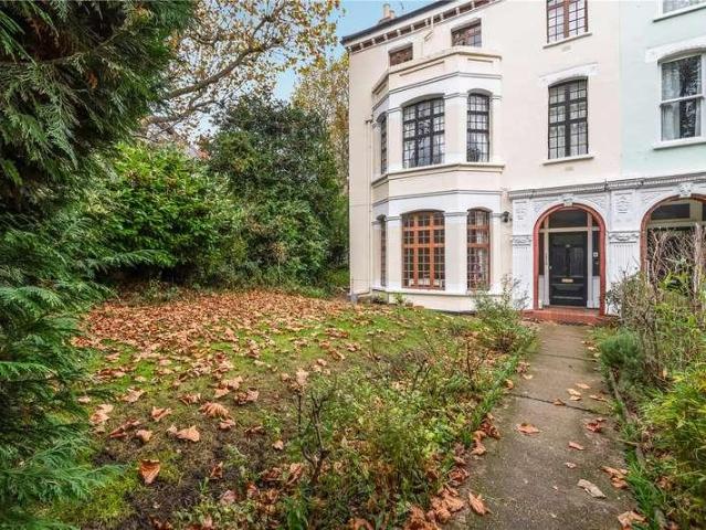 Flat for sale in Denmark Hill, Greater London