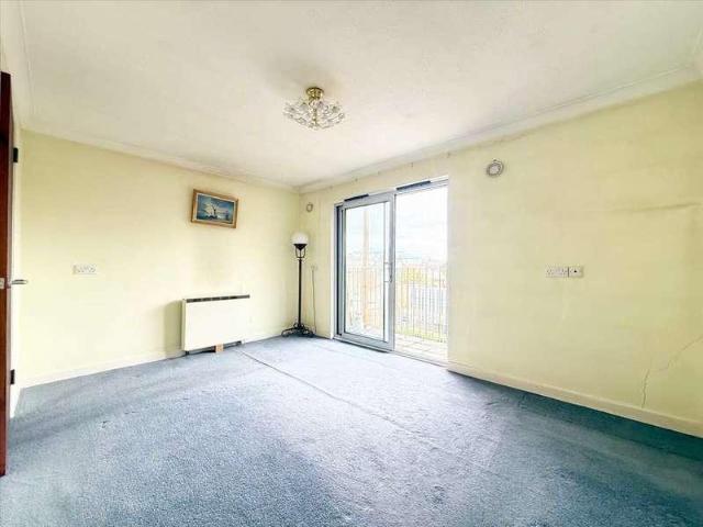 Flat for sale in Alton Barnes, Essex