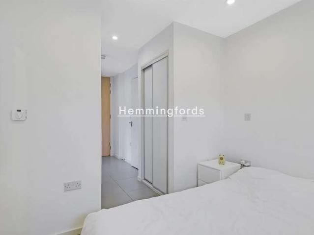 Flat for sale in Finsbury, Greater London
