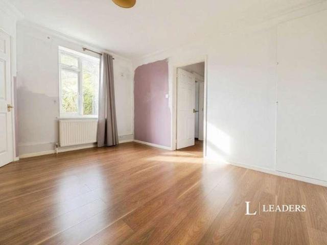 Flat for sale in Heigham Grove, East Bank