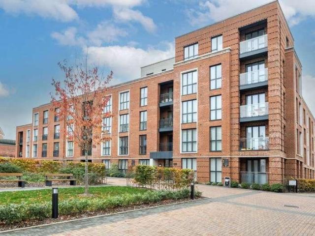 Flat for sale in Hampshire