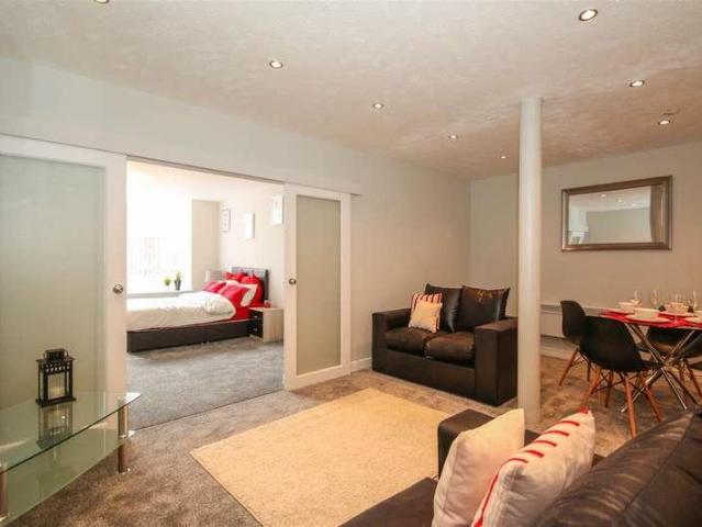 Flat for sale in Georgia, Greater Manchester