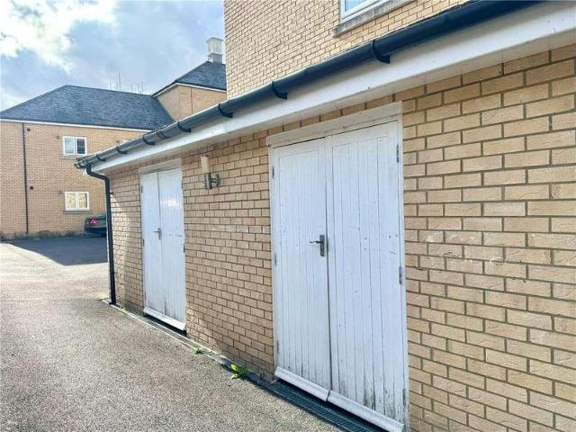 Flat for sale in Salisbury, Wiltshire